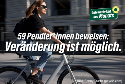 Gute Nachricht des Monats: 59 Pendler*innen beweisen – Veränderung ist möglich Frau fährt mit einem E-Bike durch die Stadt. Das Bild verweist auf das Projekt „Anders pendeln“, bei dem 59 Menschen aus dem Main-Kinzig-Kreis Bus, Bahn und E-Bike als Alternative zum Auto im Alltag testen.